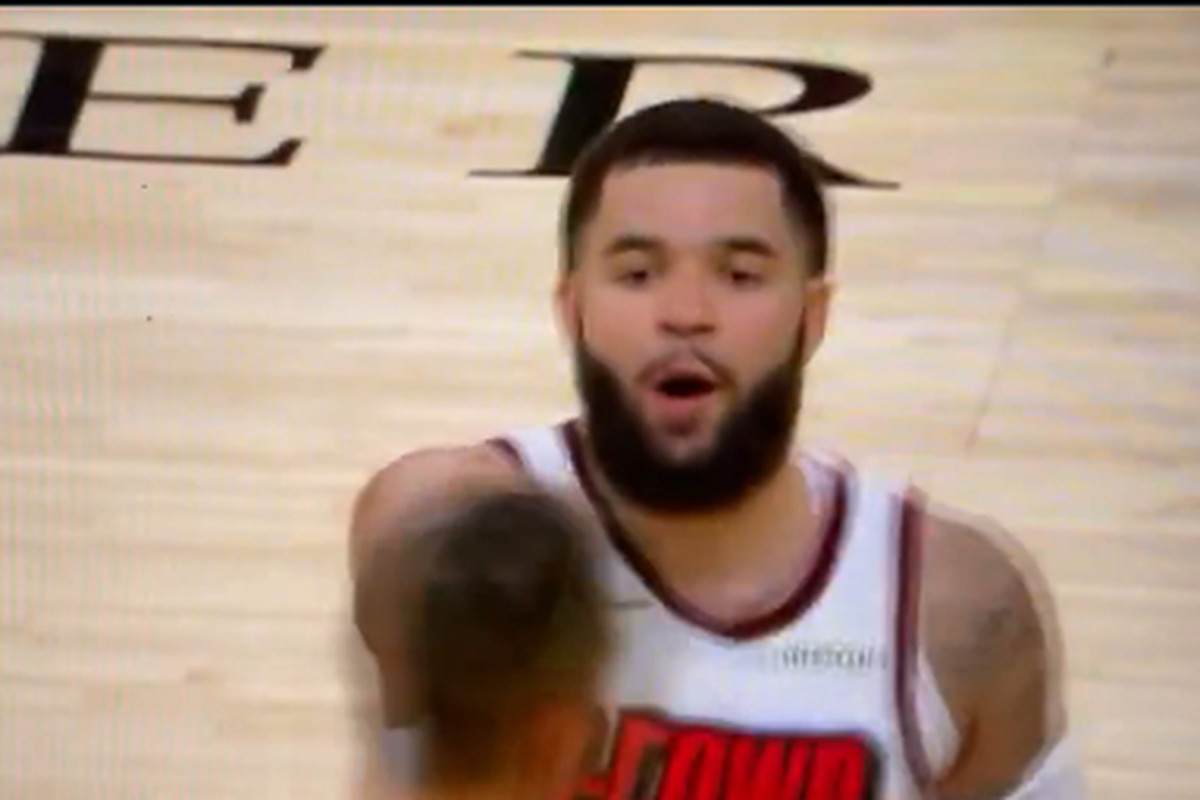 与球迷互动 与球迷互动